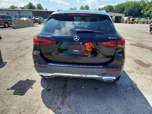 2021 MERCEDES-BENZ GLA
