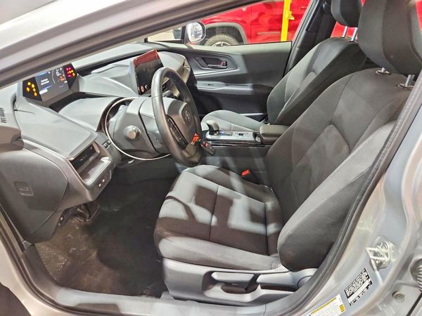 2025 TOYOTA PRIUS