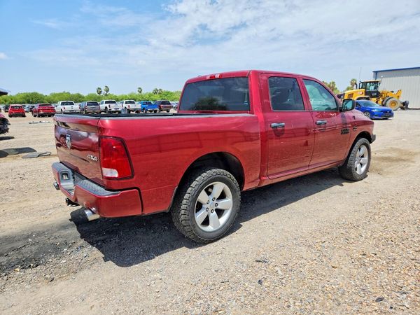 2015 RAM 1500 ST CREW CAB 4X4