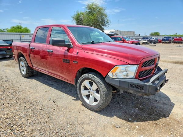 2015 RAM 1500 ST CREW CAB 4X4