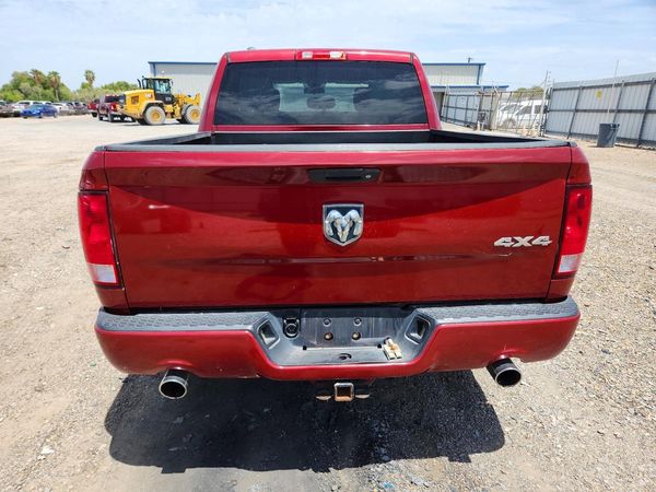 2015 RAM 1500 ST CREW CAB 4X4