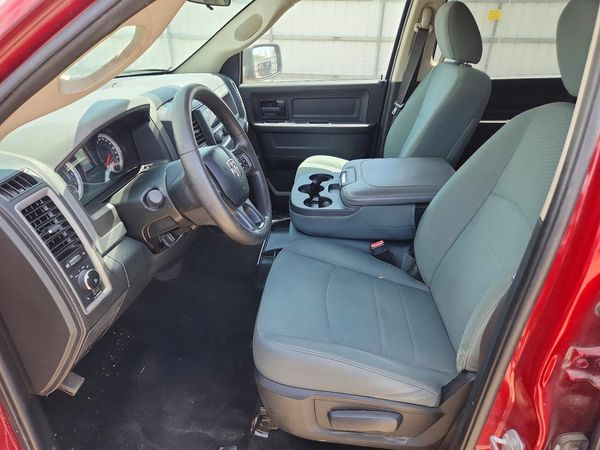 2015 RAM 1500 ST CREW CAB 4X4