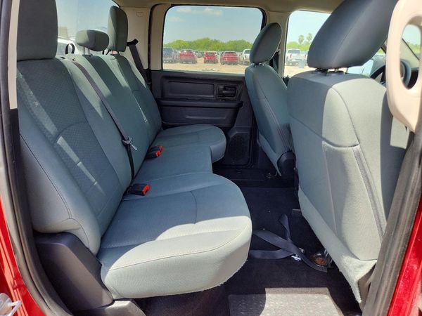 2015 RAM 1500 ST CREW CAB 4X4