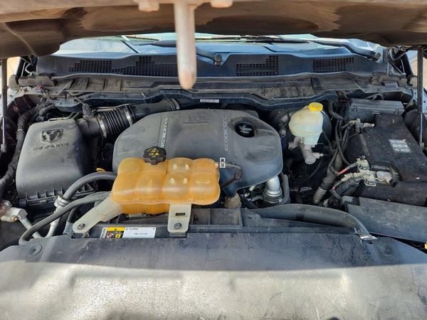 2015 RAM 1500 SLT — Engine bay