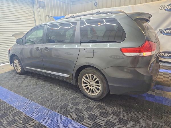 2013 TOYOTA SIENNA