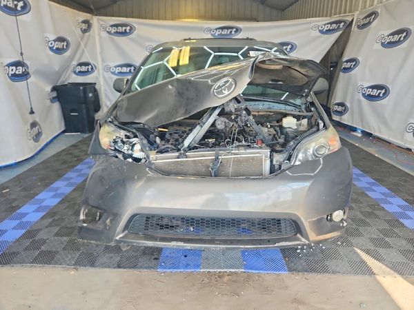 2013 TOYOTA SIENNA