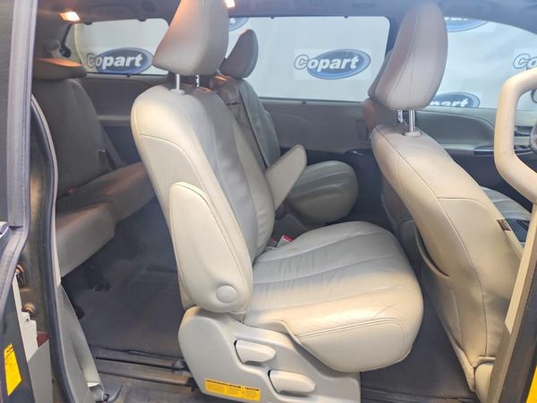2013 TOYOTA SIENNA