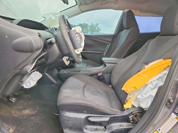 2016 TOYOTA PRIUS — DENT