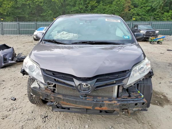 2019 TOYOTA SIENNA L