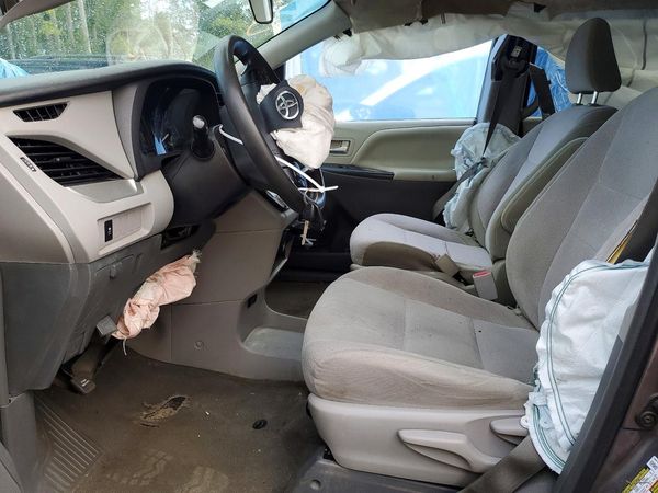 2019 TOYOTA SIENNA L