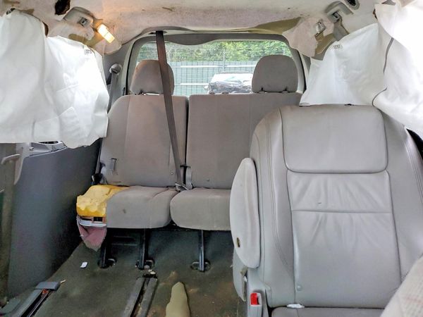 2019 TOYOTA SIENNA L