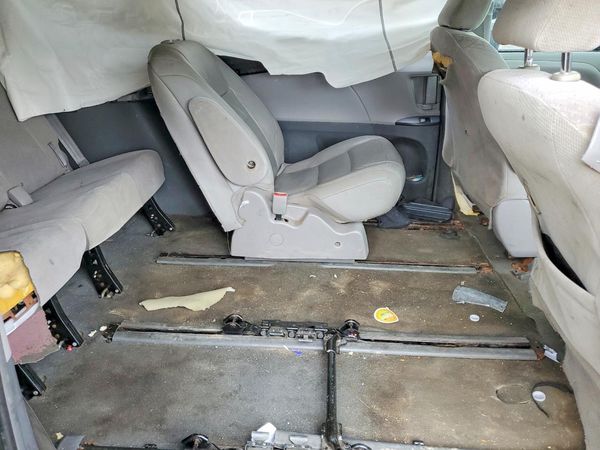 2019 TOYOTA SIENNA L