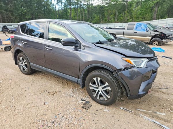 2018 TOYOTA RAV4 LE — Passenger 3/4