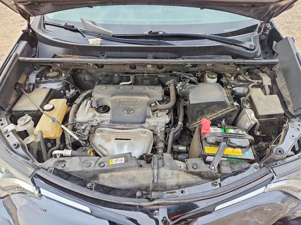 2018 TOYOTA RAV4 LE — Engine bay