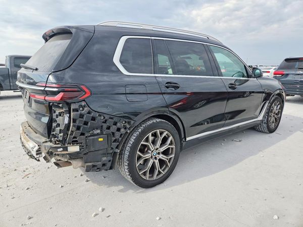 2023 BMW X7