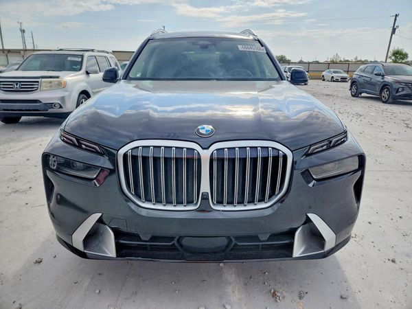 2023 BMW X7