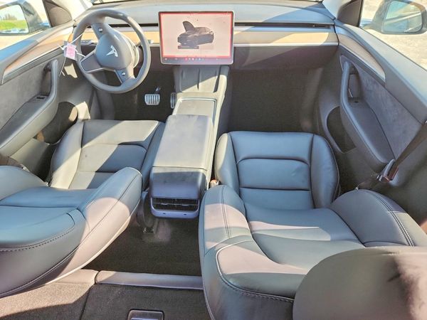 2024 TESLA MODEL Y