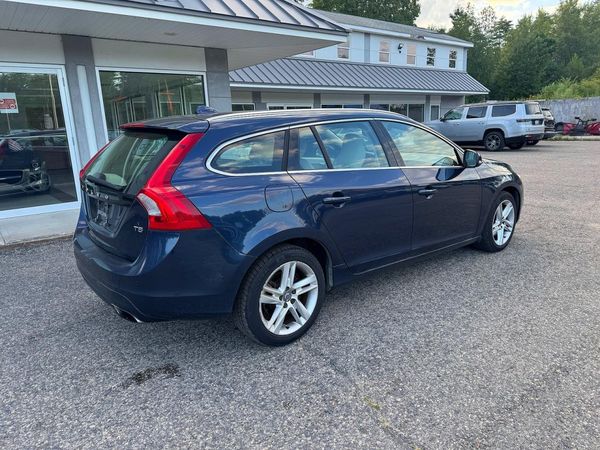 2015 VOLVO V60 Premier (non R design)