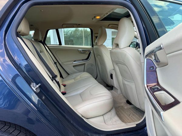 2015 VOLVO V60 Premier (non R design)