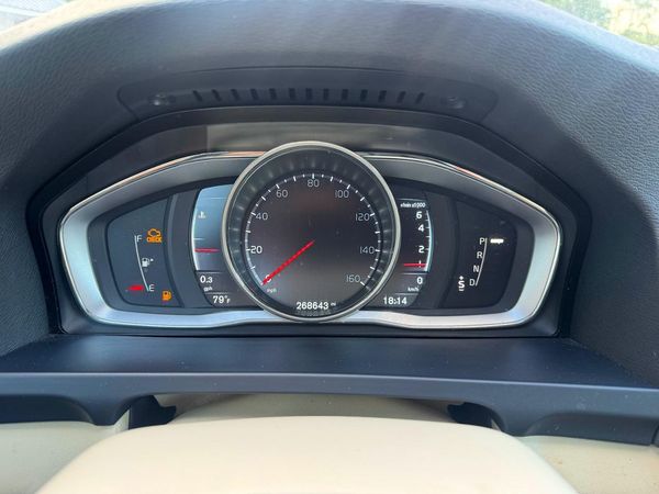 2015 VOLVO V60 Premier (non R design)