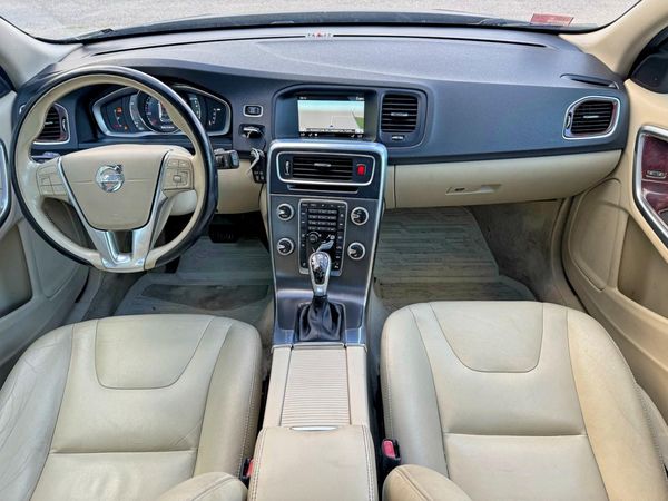 2015 VOLVO V60 Premier (non R design)