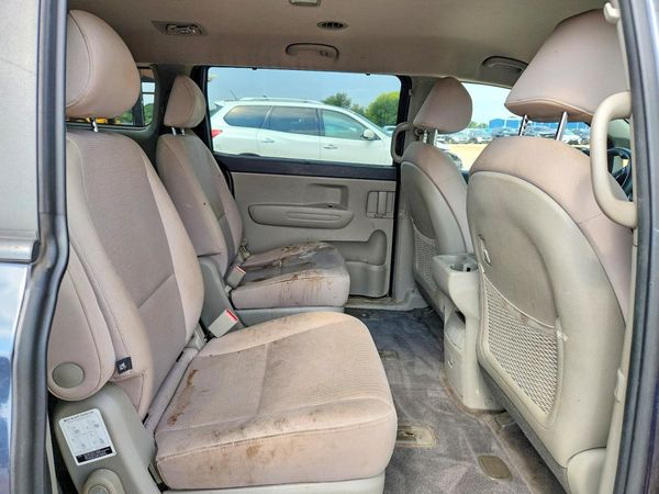 2016 KIA SEDONA LX - Middle-low