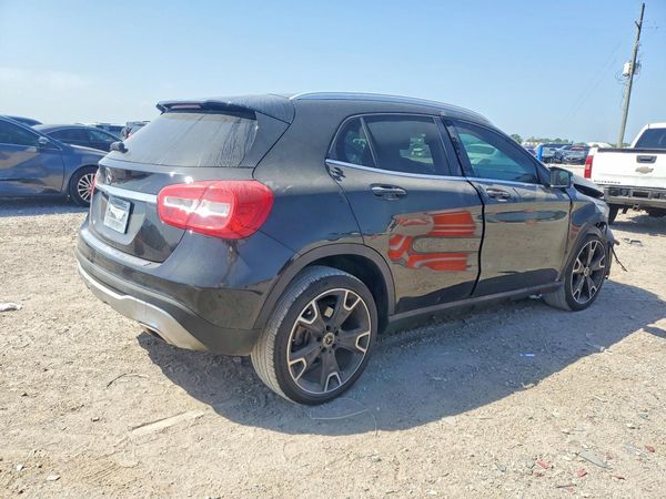 2020 MERCEDES-BENZ GLA
