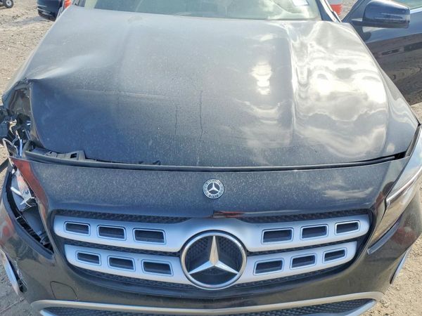 2020 MERCEDES-BENZ GLA