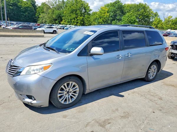 2016 TOYOTA SIENNA