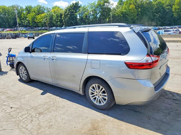 2016 TOYOTA SIENNA