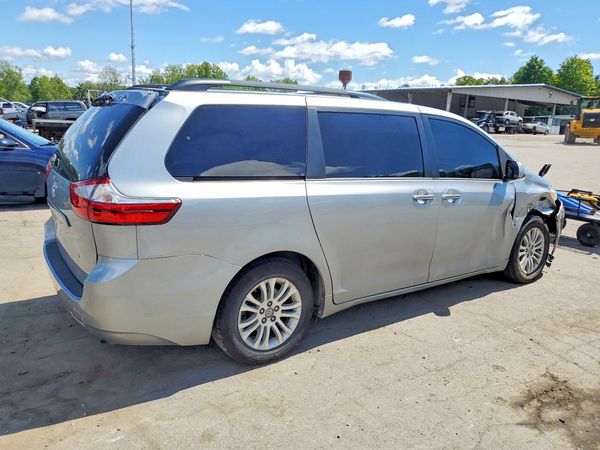 2016 TOYOTA SIENNA