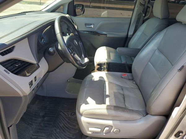 2016 TOYOTA SIENNA