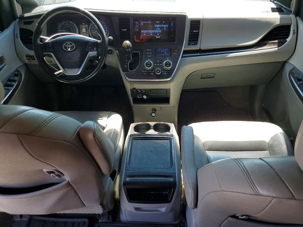 2016 TOYOTA SIENNA