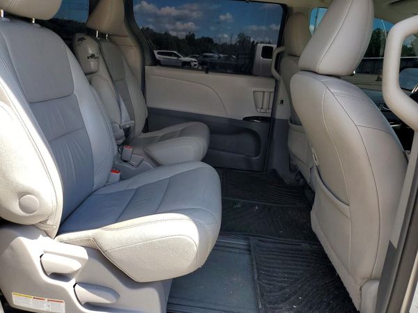 2016 TOYOTA SIENNA
