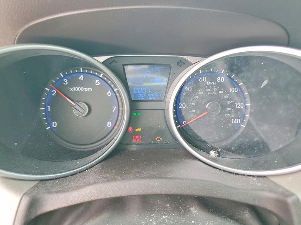 2015 HYUNDAI TUCSON GL (Middle-Low)