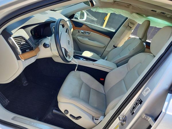 2022 VOLVO XC90 Momentum (excl S60)