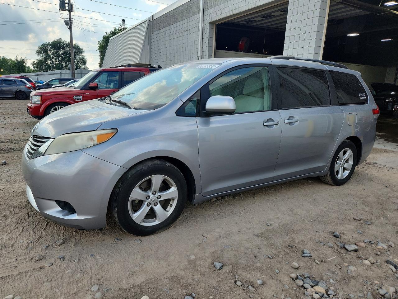 2013 TOYOTA SIENNA