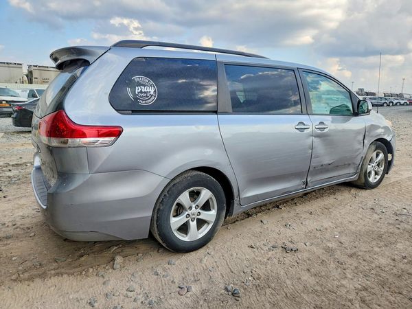 2013 TOYOTA SIENNA