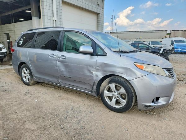 2013 TOYOTA SIENNA