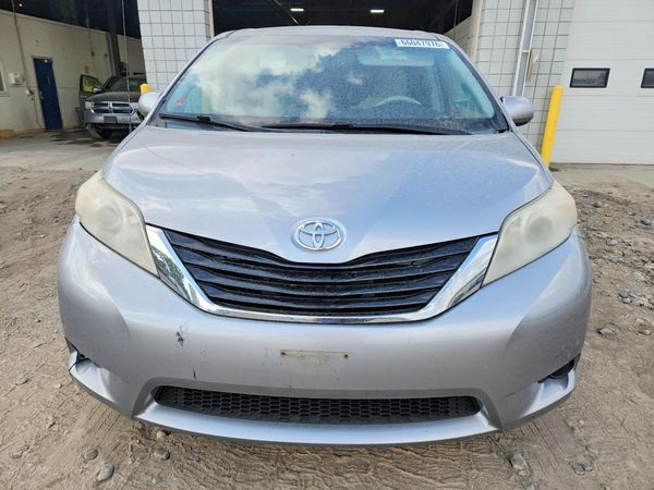 2013 TOYOTA SIENNA