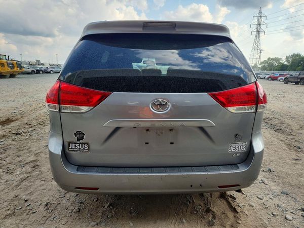 2013 TOYOTA SIENNA
