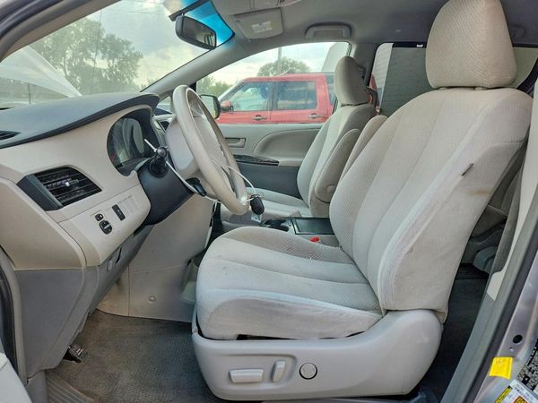 2013 TOYOTA SIENNA