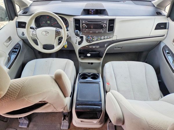 2013 TOYOTA SIENNA