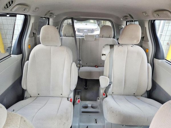 2013 TOYOTA SIENNA
