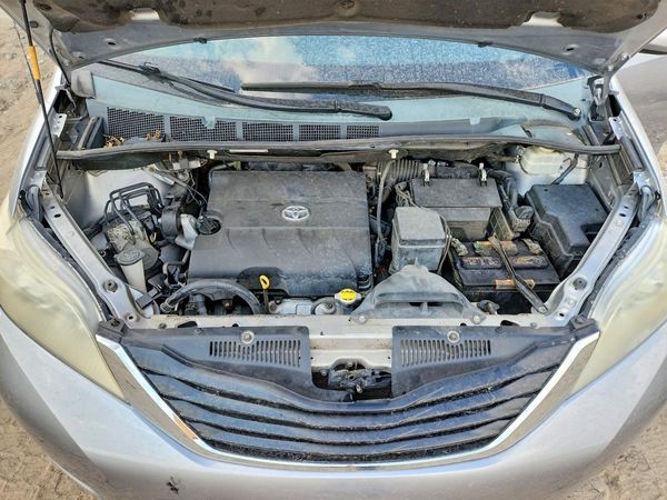 2013 TOYOTA SIENNA