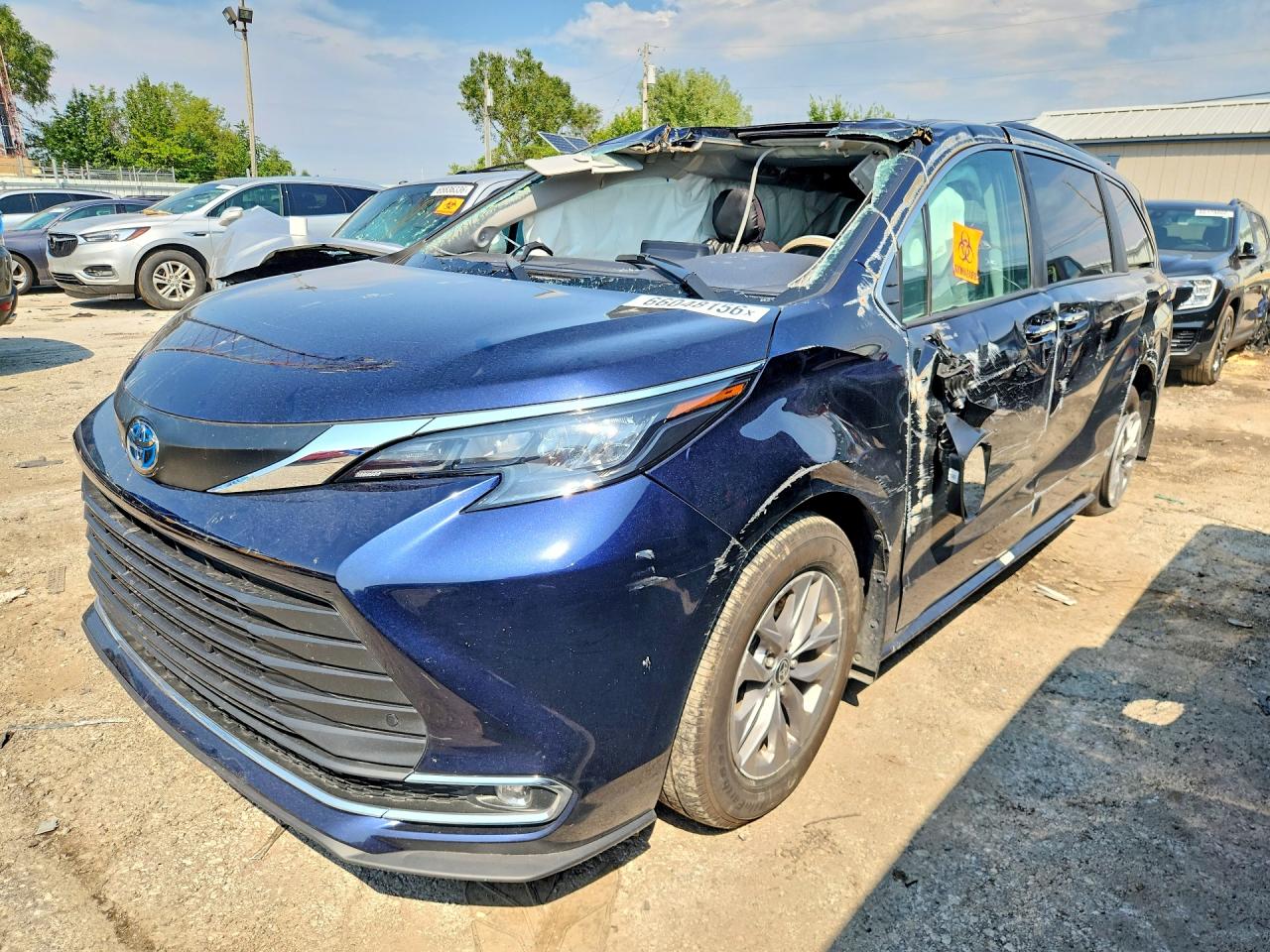2024 TOYOTA SIENNA XLE