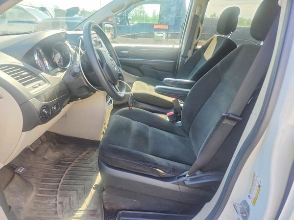 2016 DODGE CARAVAN SE — DENT