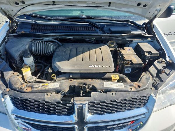 2016 DODGE CARAVAN SE — Engine bay