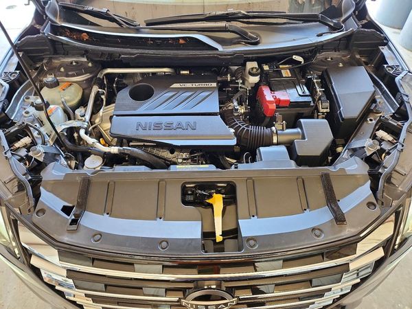 2025 NISSAN ROGUE PLATINUM — Engine bay
