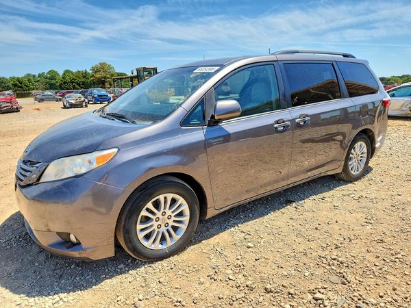 2015 TOYOTA SIENNA
